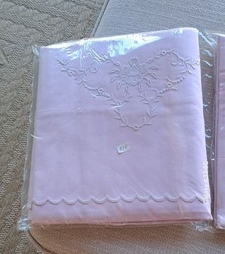 Juego de sábanas bordadas