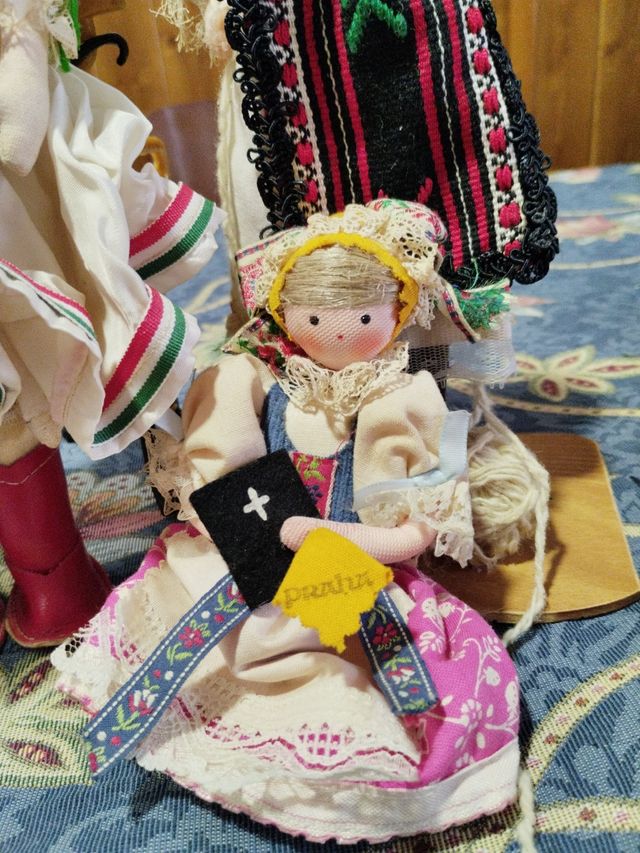 trio de muñecas del mundo