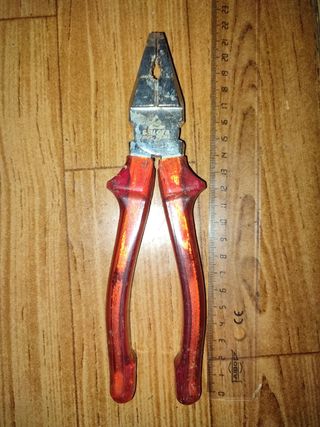 Alicates universales