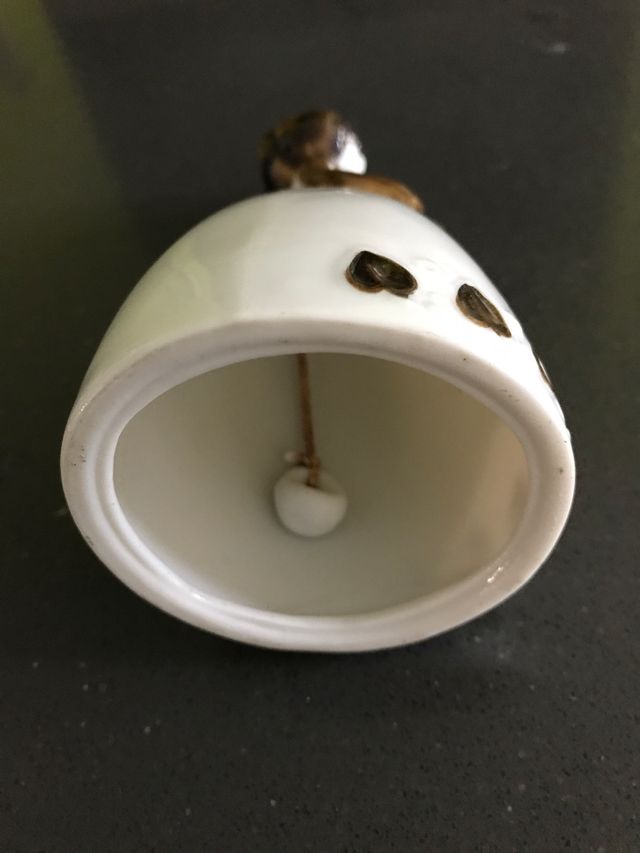 Antigua campanita de porcelana