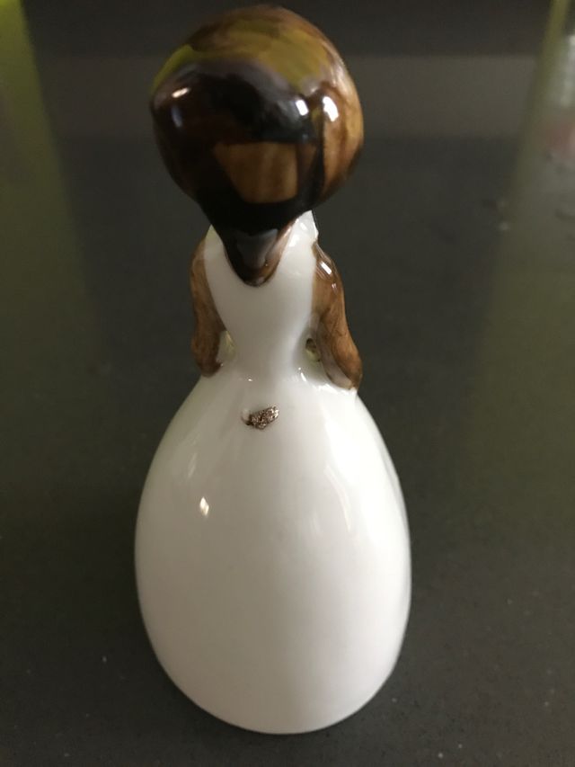 Antigua campanita de porcelana