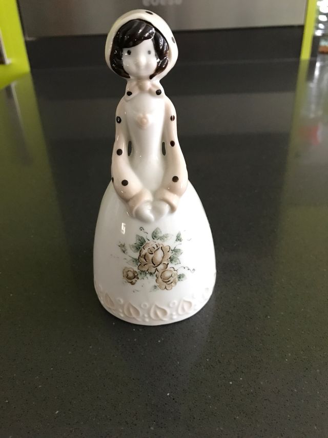 Antigua campanita de porcelana