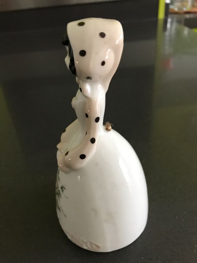 Antigua campanita de porcelana