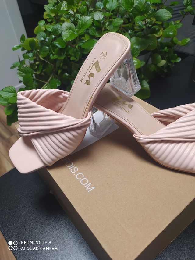 Zapatos talla 37 . Son 36, tengo 37 y me quedan .