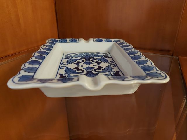 Cenicero decorado en color azul