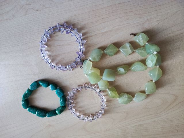 Bracciali e collane pietre