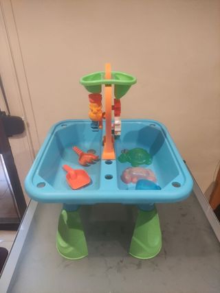 Arenero con juegos de agua
