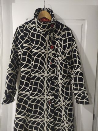 Precioso abrigo Desigual Talla L