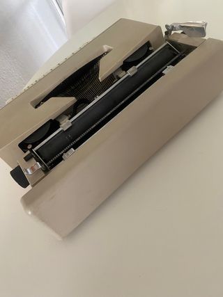 Máquina de escribir Olivetti Lettera 25