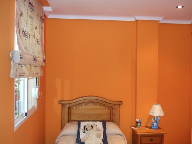 Edredón habitación y estor de ventana