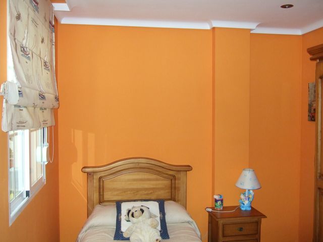 Edredón habitación y estor de ventana