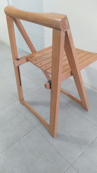 silla madera plegable, funciona perfectamente.