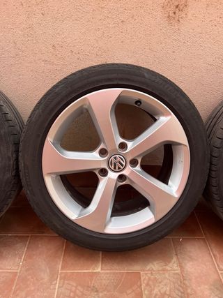Llantas VW Brooklyn 17"+Bridgestone al 70%!!