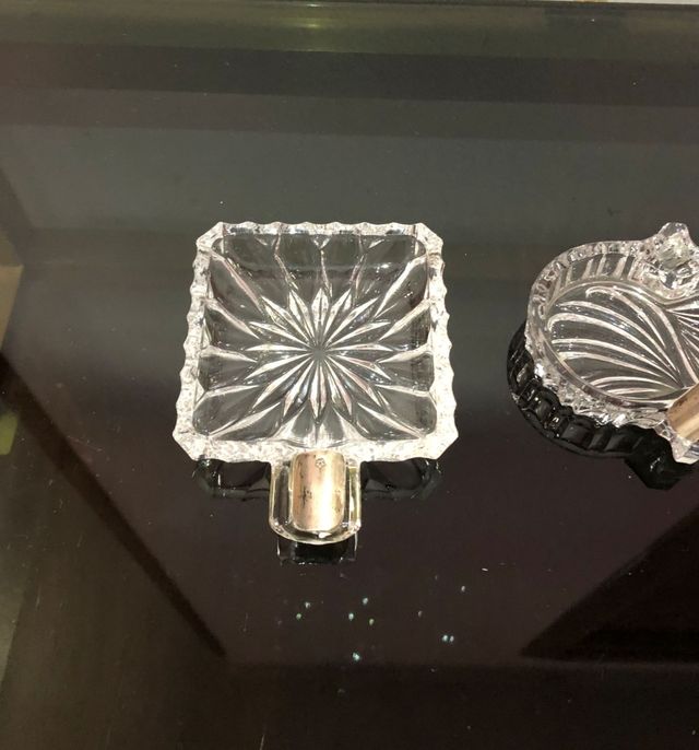 Set di posacenere in vetro e argento