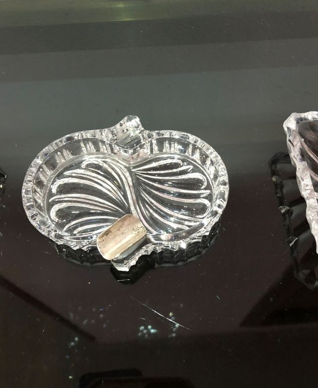 Set di posacenere in vetro e argento