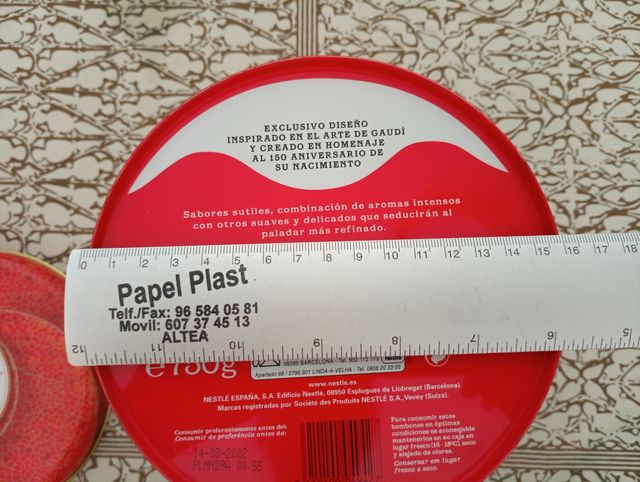 Caja de latón homenaje a Gaudí año 2002