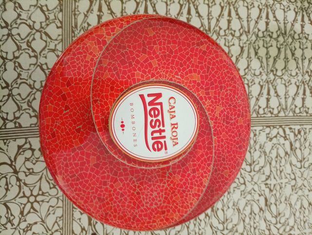 Caja de latón homenaje a Gaudí año 2002