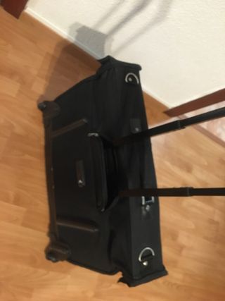 Porta trajes (Maleta)