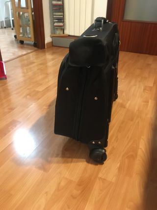 Porta trajes (Maleta)