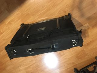 Porta trajes (Maleta)