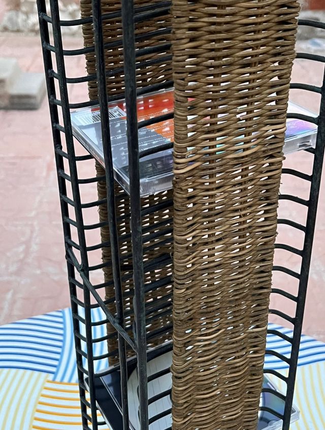 Disquetera de mimbre