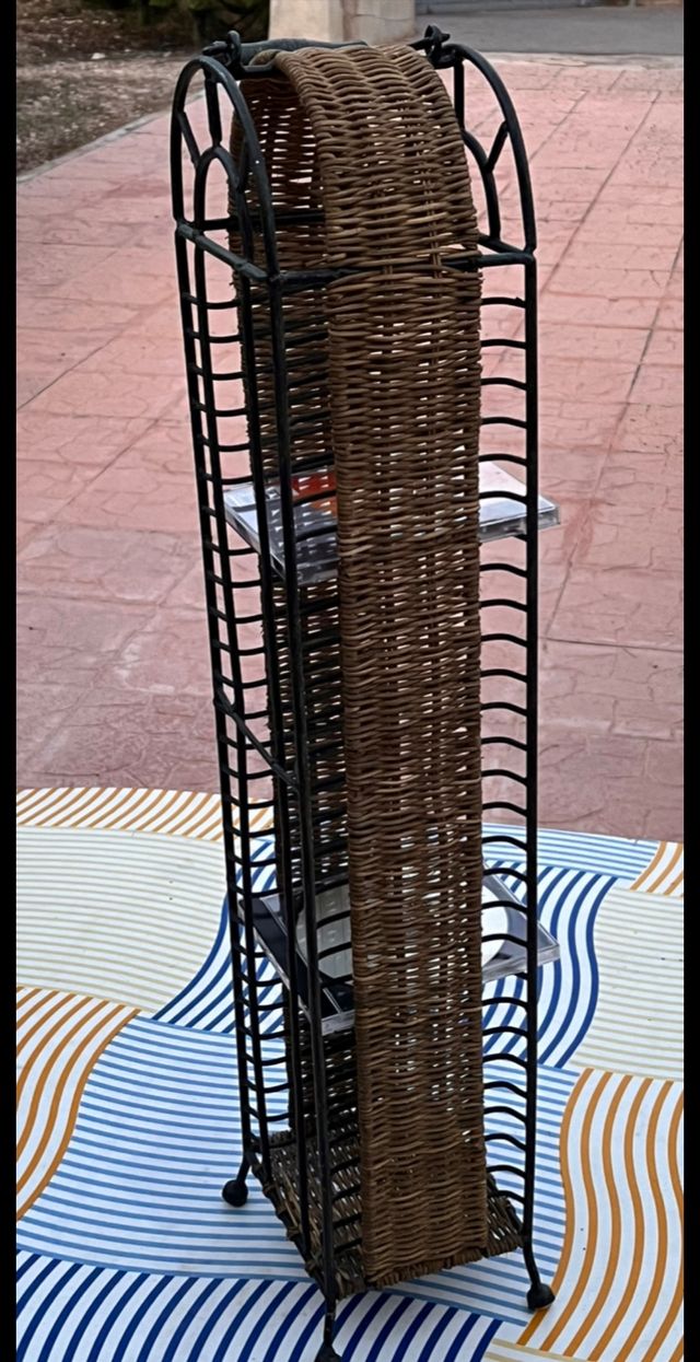 Disquetera de mimbre