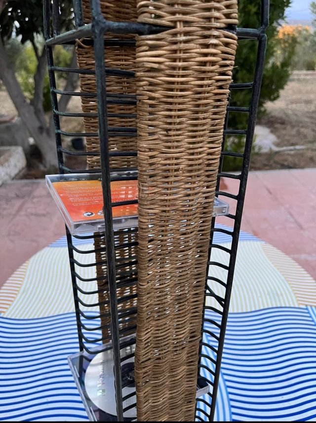 Disquetera de mimbre