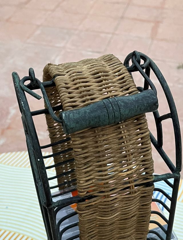 Disquetera de mimbre