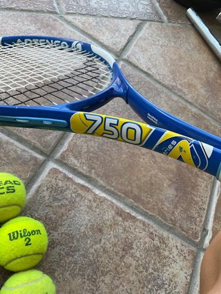 2 raquetas marca Artengo + 9 pelotas de tenis