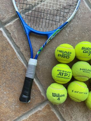 2 raquetas marca Artengo + 9 pelotas de tenis