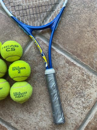 2 raquetas marca Artengo + 9 pelotas de tenis
