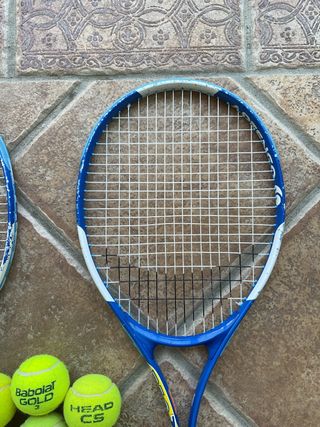2 raquetas marca Artengo + 9 pelotas de tenis