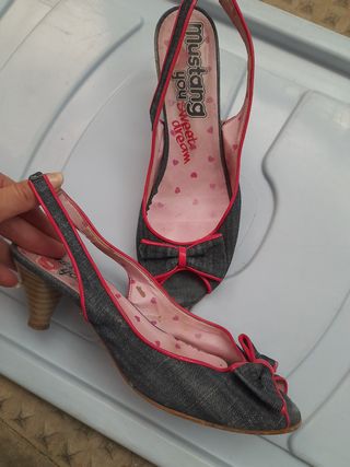 zapatos tacón bajo mustang