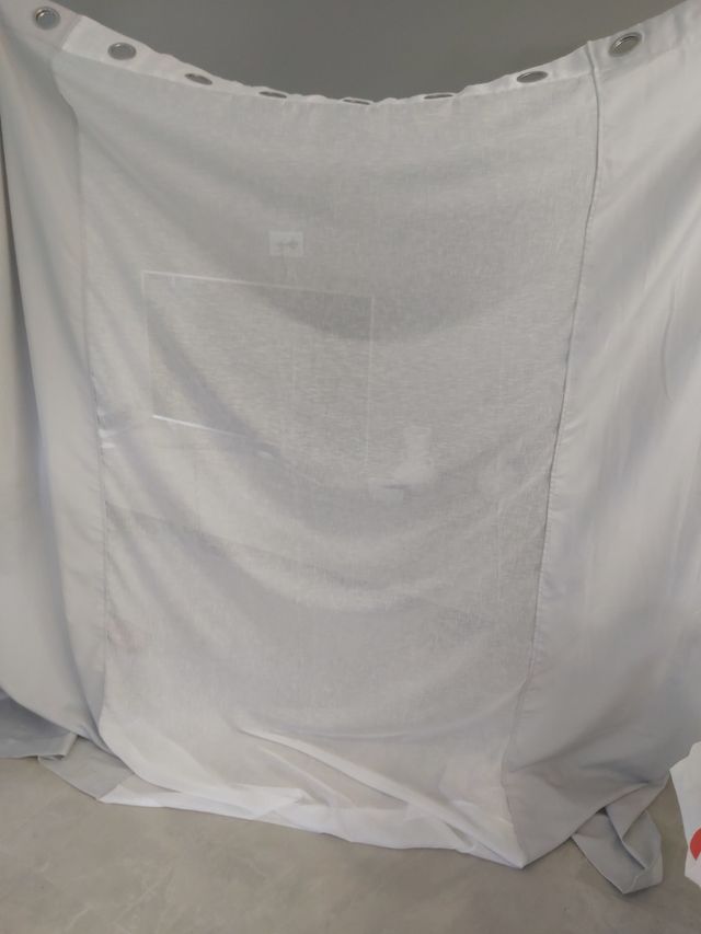 Cortina salón anillas blanca y gris