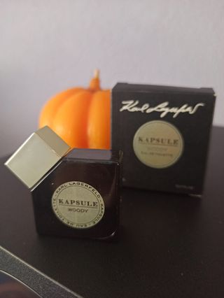 Miniatura Kapsule Woody Karl Lagerfeld.