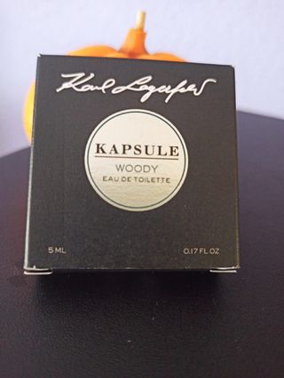 Miniatura Kapsule Woody Karl Lagerfeld.