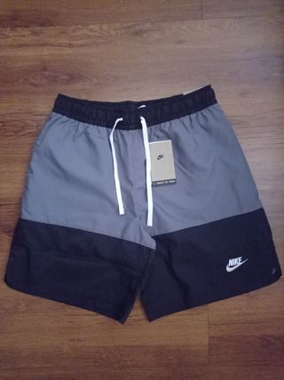 Pantalón Nike Corto Gris y Negro Bañador