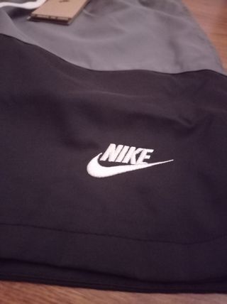 Pantalón Nike Corto Gris y Negro Bañador