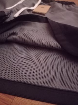 Pantalón Nike Corto Gris y Negro Bañador