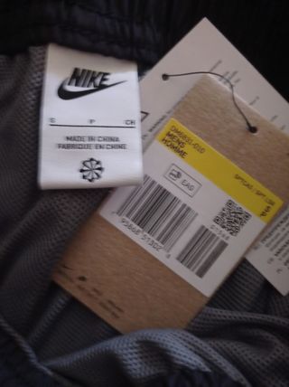 Pantalón Nike Corto Gris y Negro Bañador