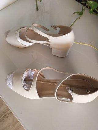 Zapatos tacón bajo blancos 40