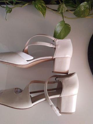 Zapatos tacón bajo blancos 40