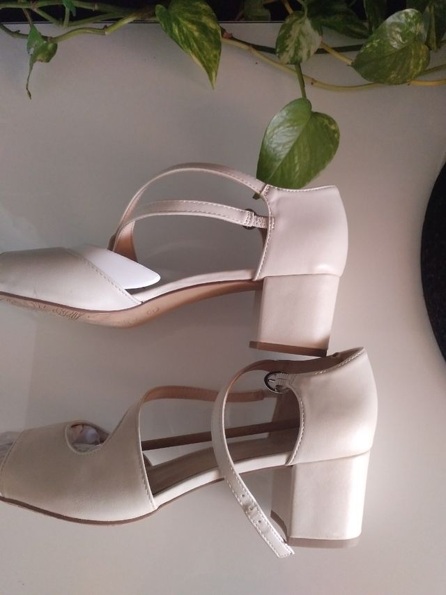 Zapatos tacón bajo blancos 40