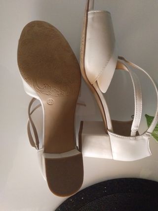 Zapatos tacón bajo blancos 40