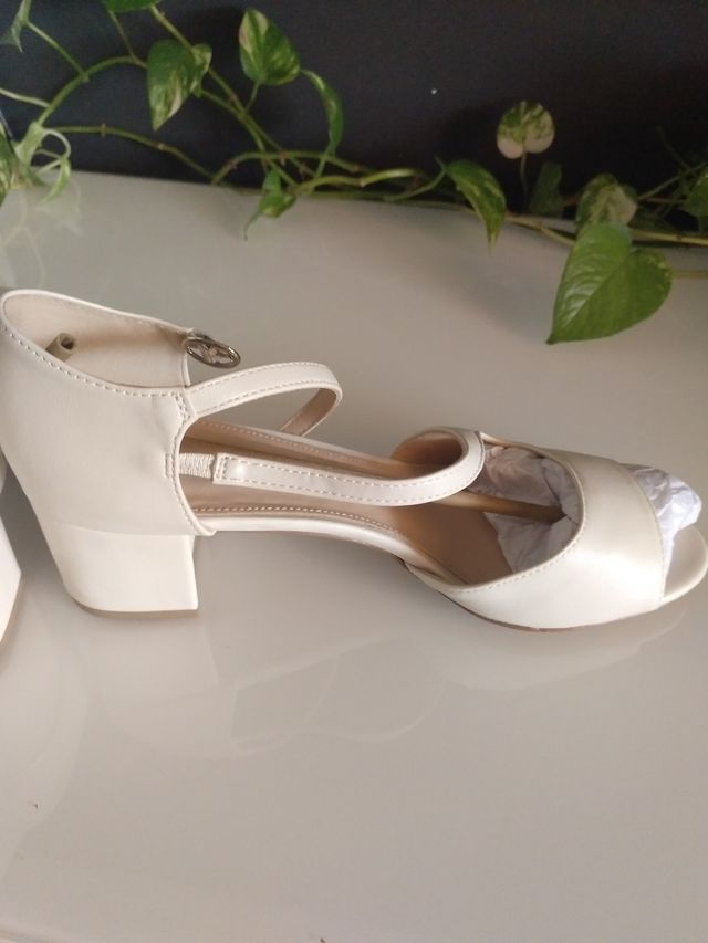 Zapatos tacón bajo blancos 40