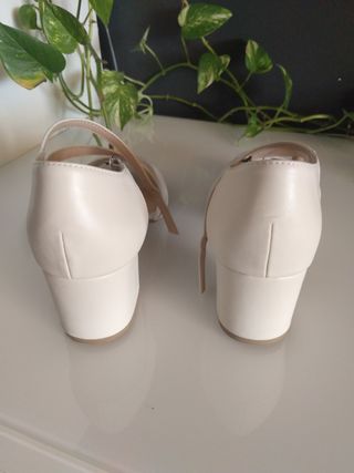 Zapatos tacón bajo blancos 40