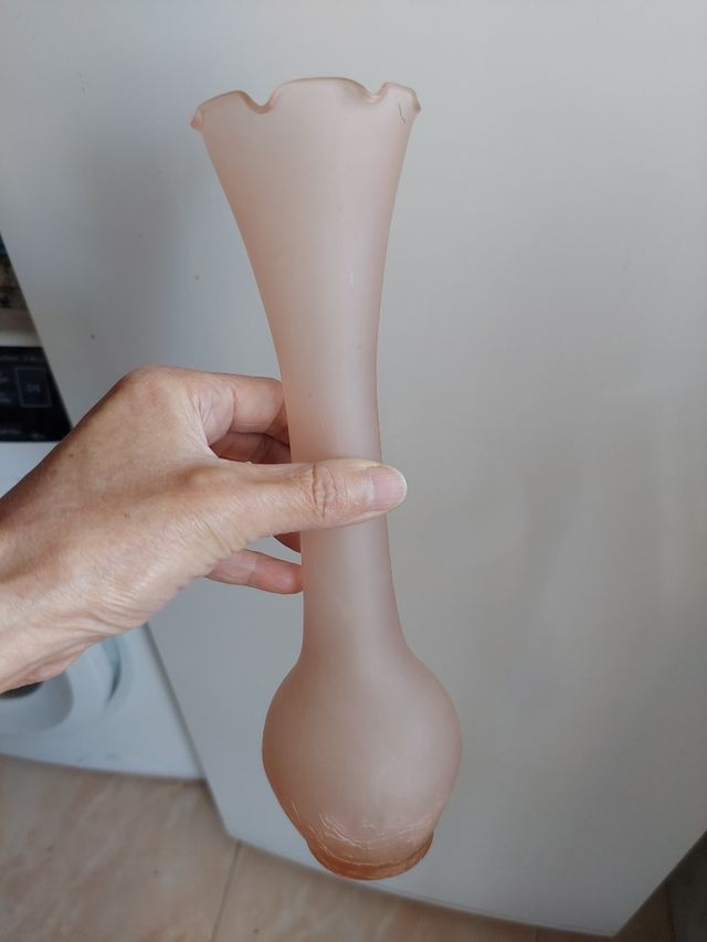 Florero de cristal con efecto craquelado