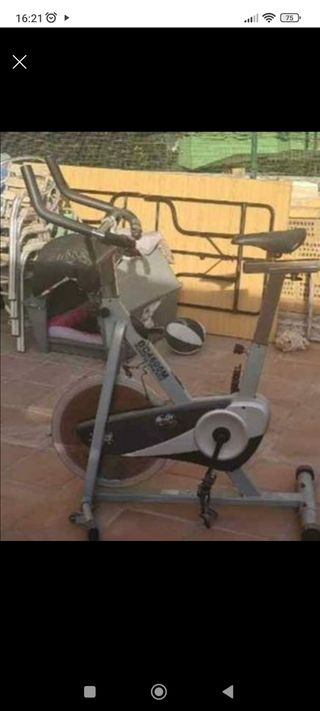 Bicicleta estática tipo spinning
