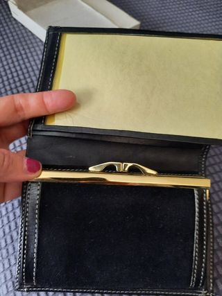 Cartera negra de ante