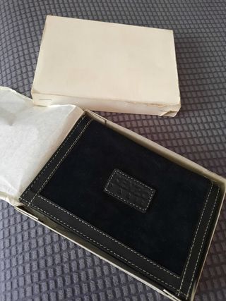 Cartera negra de ante